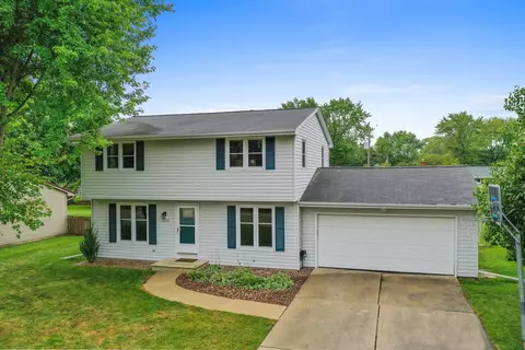 700 Floral Dr, Green Bay, WI 54301