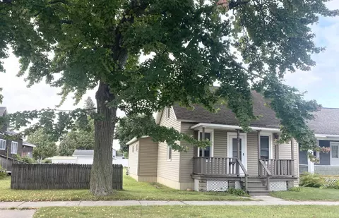 809 Parnell St, Marinette, WI 54143