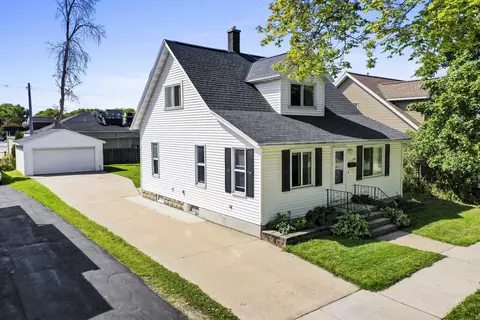 735 Oak St, De Pere, WI 54115