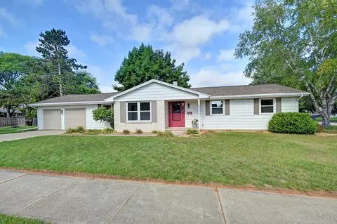 1657 Murphy Dr, Green Bay, WI 54303