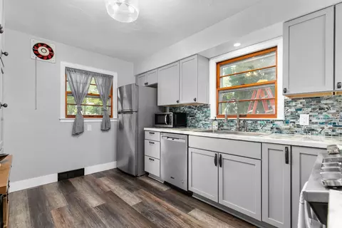 1624 S Jackson St, Appleton, WI 54915 photo 9