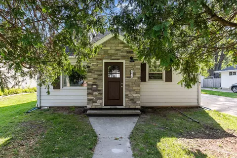 1624 S Jackson St, Appleton, WI 54915