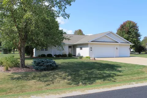 1275 Willow Bend Ln, Oshkosh, WI 54904