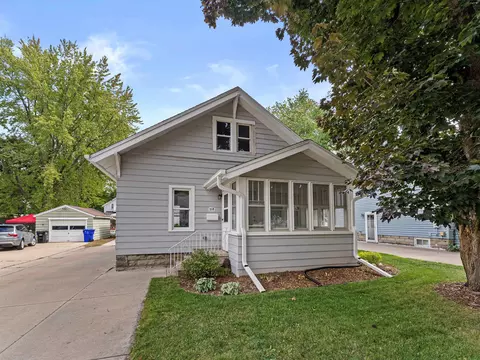 718 S Mason St, Appleton, WI 54914 photo 2