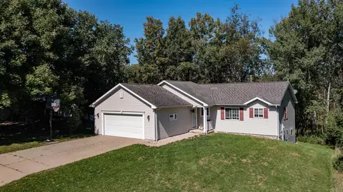 743 Leighton Rd, Waupaca, WI 54981