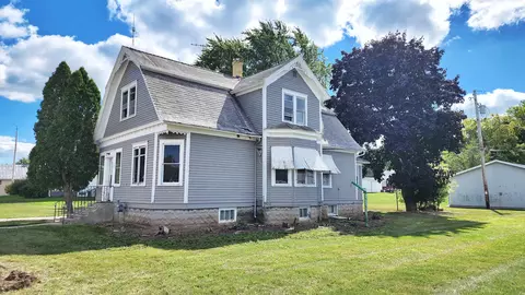 721 W Main St, Hilbert, WI 54129