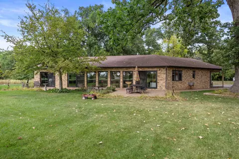2035 Shawnee Ln, Oshkosh, WI 54901