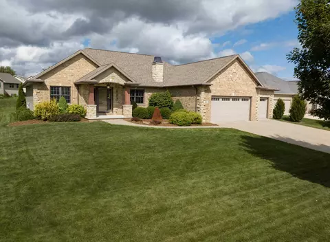 990 Daffodil Dr, De Pere, WI 54115