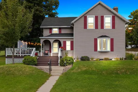 405 Fayette St, Algoma, WI 54201