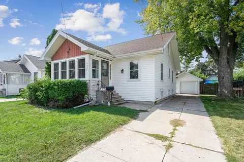 1337 Cedar St, Oshkosh, WI 54901