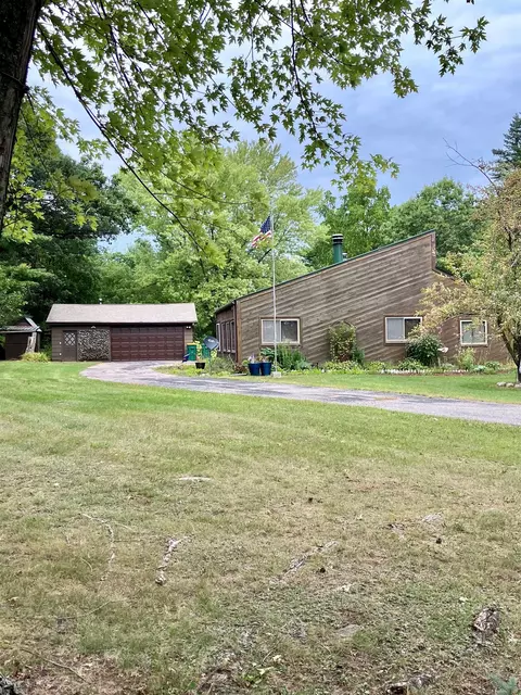 e656 Mynard Road, Waupaca, WI 54981