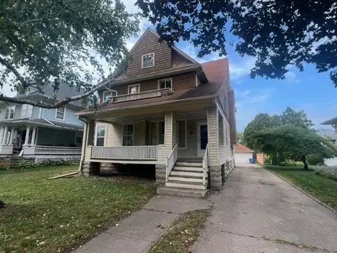 1227 Jackson St, Oshkosh, WI 54901