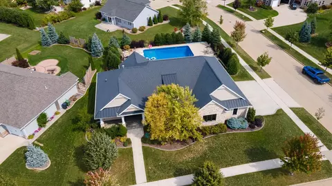 1209 Bobby Ct, Appleton, WI 54915 photo 2