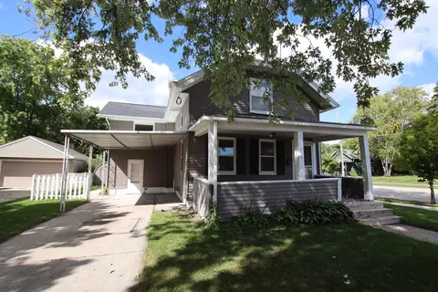 736 N 12th St, Manitowoc, WI 54220