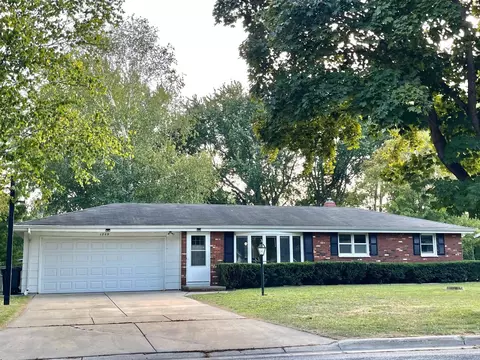 1209 Nova Ln, Green Bay, WI 54304