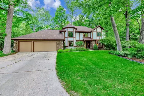 313 Kenwood Dr, Neenah, WI 54956