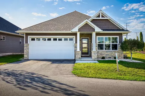 455 Papermill Cir #1, Kimberly, WI 54136