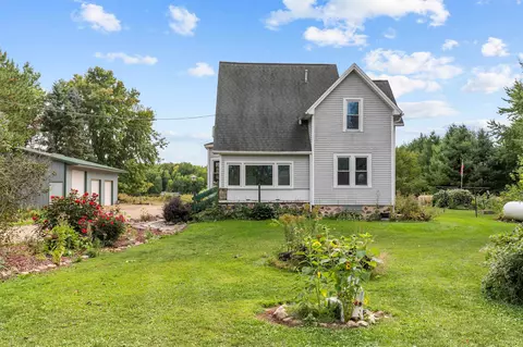 e8569 Island Road, Manawa, WI 54949