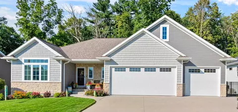 3355 Largo Ridge Ct, Green Bay, WI 54311