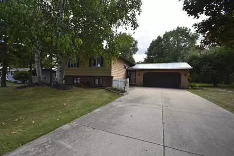 168 Parkside Ct, Green Bay, WI 54313