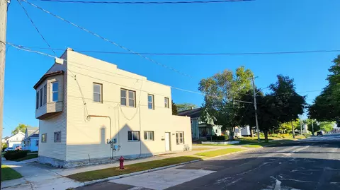 1305 S 15th St, Manitowoc, WI 54220