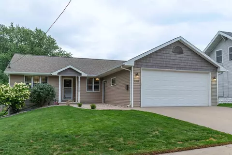 1010 Jefferson St, Little Chute, WI 54140