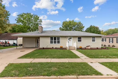 1207 Oshkosh St, New London, WI 54961