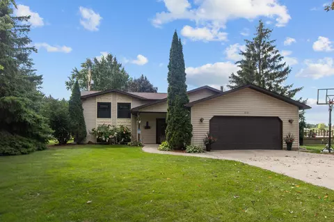 w6121 Colonial Drive, Appleton, WI 54914