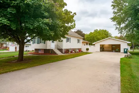 223 Pine River St, Redgranite, WI 54970