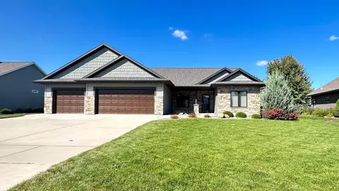 2476 Warm Meadows Dr, Green Bay, WI 54303
