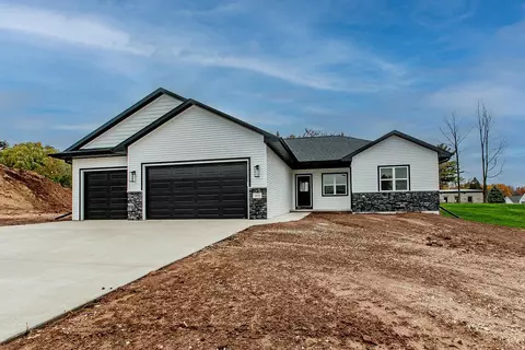 900 Moon Beam Ln, Manitowoc, WI 54220