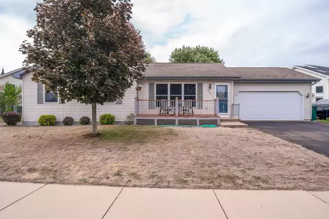 838 Sunridge Dr, Waupaca, WI 54981