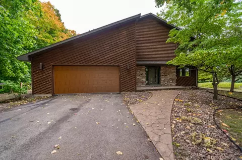 8344 Clayton Ave, Neenah, WI 54956