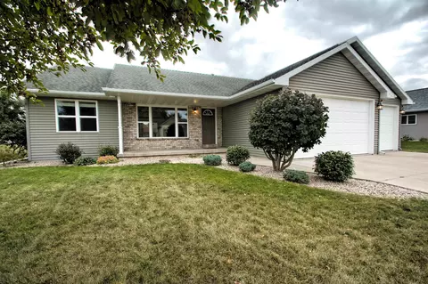 504 Meadow Heights Dr, Black Creek, WI 54106