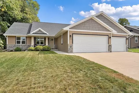 1414 Buckys Run, Howard, WI 54313