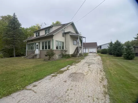 107 E James St, Cecil, WI 54111