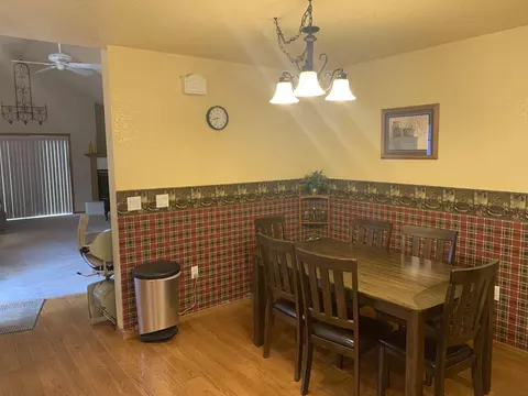 w6144 Victorian Drive #5, Appleton, WI 54915 photo 2