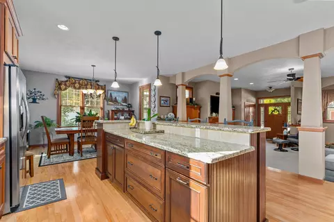 5410 N Summerland Dr, Appleton, WI 54913 photo 9