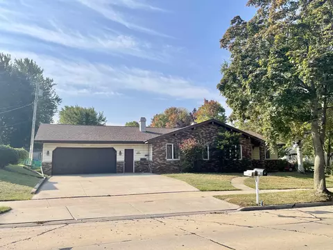221 W Henry St, Kaukauna, WI 54130