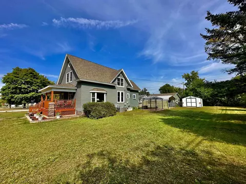 313 Foster Rd, Redgranite, WI 54970