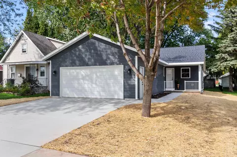 142 W 24th Ave, Oshkosh, WI 54902
