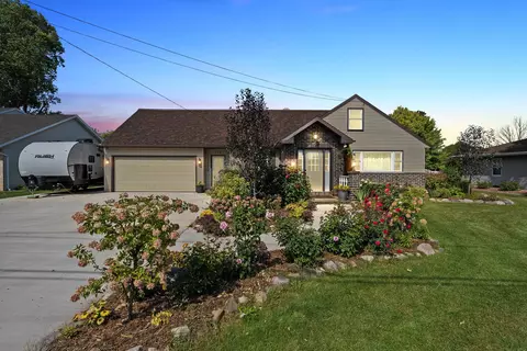 334 Main St, Wrightstown, WI 54180