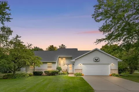 151 Villa Dr, Neenah, WI 54956