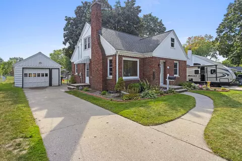 2032 Oakdale Ave, Green Bay, WI 54302