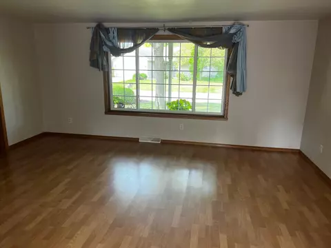 702 Kickapoo Pl, De Pere, WI 54115 photo 3