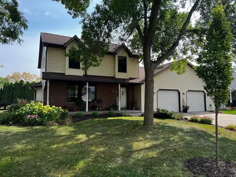702 Kickapoo Pl, De Pere, WI 54115