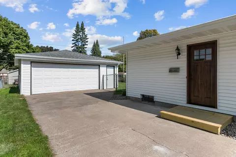 700 E Hoover Ave, Appleton, WI 54915 photo 4