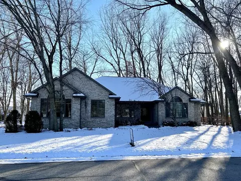 228 Parkwood Dr, Neenah, WI 54956