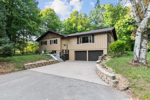 e9671 Mulroy Road, New London, WI 54961