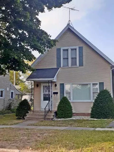 210 W 7th St, Kaukauna, WI 54130